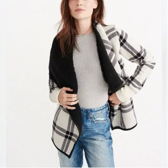 Abercrombie Blanket Jacket Cardigan Sherpa Women M Soft Open White Black Plaid - Picture 6 of 6
